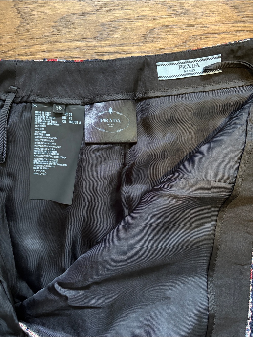 Prada tweed skirt size 36 - Picture 4 of 4